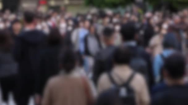 Nieostry Widok Tętniący Życiem Tłum Ludzi Słynnym Shibuya Crossing Japonii — Wideo stockowe