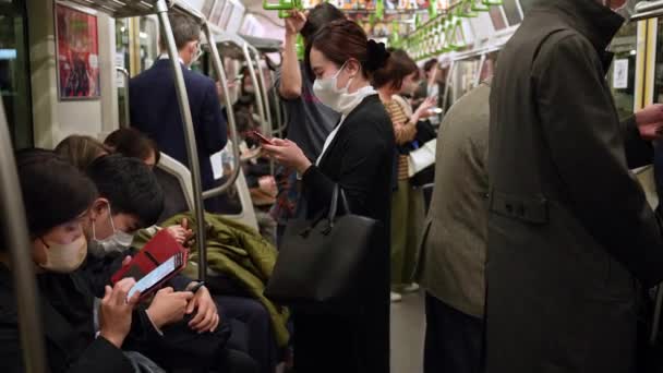 Tóquio Japão Abril 2023 Uma Viajante Japonesa Profundamente Engajada Com — Vídeo de Stock
