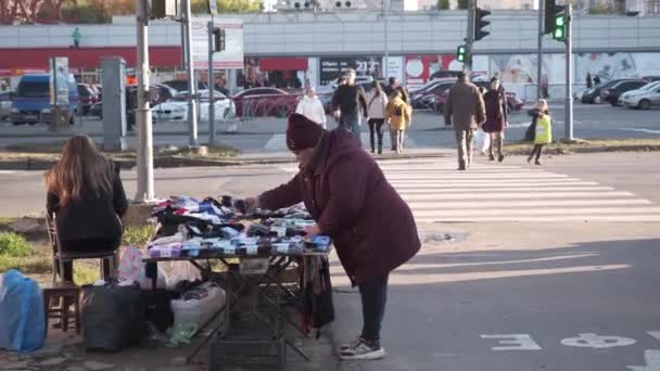 Járkov Ucrania Octubre 2021 Comercio Callejero Gente Caminando Cruzando Calle — Vídeos de Stock