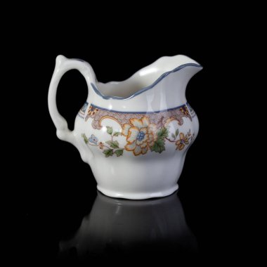 Çiçek desenli klasik süt sürahisi. Antika çay servisi..