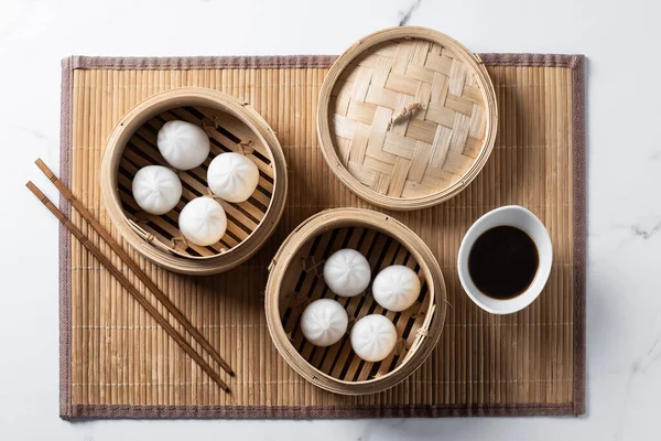 Dumplings Bambou Vapeur Sur Fond Marbre — Photo