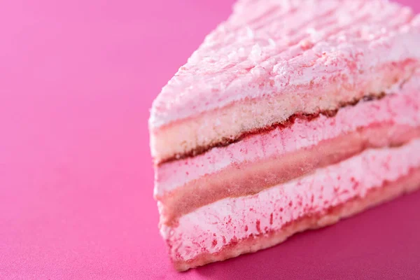 Torta Fragole Rosa Porzione Sfondo Rosa — Foto Stock