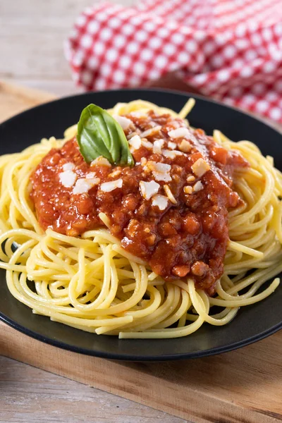 Espaguetis Con Salsa Boloñesa Sobre Mesa Madera Cerca —  Fotos de Stock