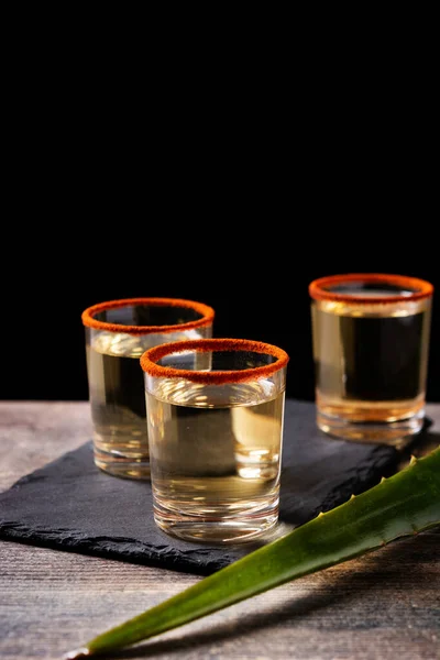Мексиканский Напиток Солью Червя Деревянном Столе — стоковое фото