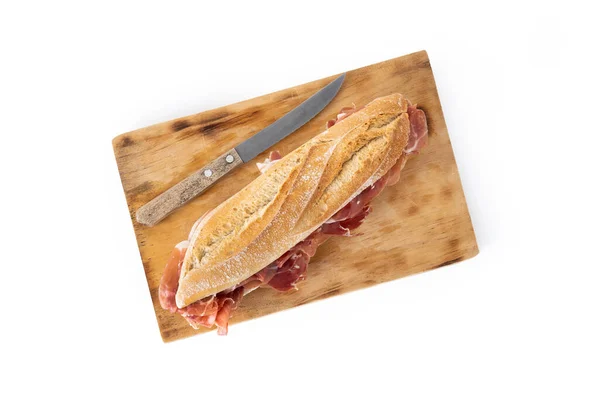 Spaanse Serrano Ham Sandwich Geïsoleerd Witte Achtergrond — Stockfoto
