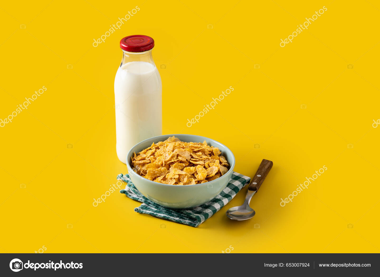 https://st5.depositphotos.com/2593537/65300/i/1600/depositphotos_653007924-stock-photo-bowl-cereals-milk-bottle-breakfast.jpg