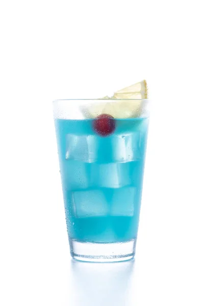 Deep Blue Sea Martini Koktajl Izolowany Białym Tle — Zdjęcie stockowe