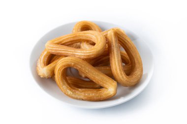 Beyaz arka planda izole edilmiş bir tabakta geleneksel İspanyol churro 'ları