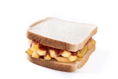 Beyaz arka planda geleneksel İngiliz cips butty (patates kızartması sandviçi) izole