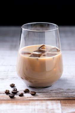 Geleneksel İrlanda kremalı kahve likörü.