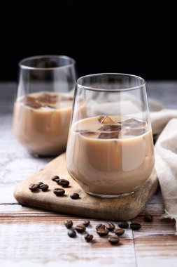 Geleneksel İrlanda kremalı kahve likörü.