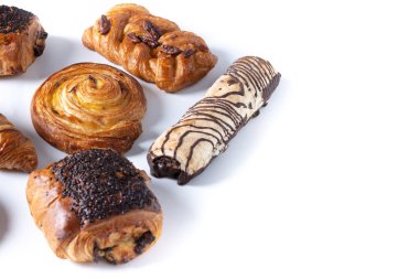 Beyaz arkaplanda izole edilmiş fırın hamur işleri