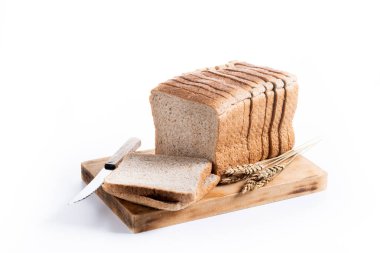 Beyaz arka planda izole edilmiş sağlıklı toptan ekmek dilimleri