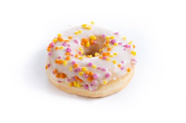 Tatlı çörek beyaz arka plan üzerinde izole sırlı