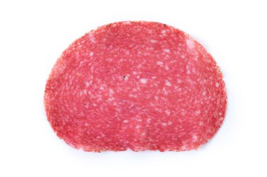 Taze salam sosis soğuk kesik beyaz arka planda izole