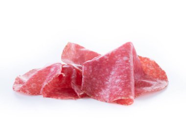 Taze salam sosis soğuk kesik beyaz arka planda izole