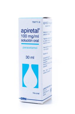 Apiretal şurup kutusu beyaz arkaplanda izole edildi