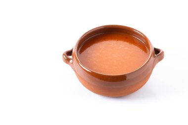 Beyaz arka planda izole edilmiş geleneksel İspanyol Gazpacho çorbası. Boşluğu kopyala