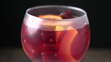 Yaz Citrus Meyveli Sangria 'nın canlandırma videosu