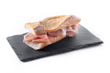 Beyaz arka plan üzerinde izole İspanyol serrano jambonlu sandviç