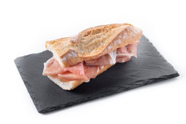 Beyaz arka plan üzerinde izole İspanyol serrano jambonlu sandviç
