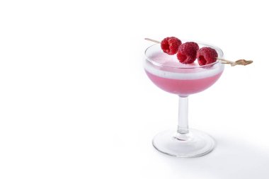 Beyaz arka planda izole edilmiş zarif Fransız Martini kokteyli. Boşluğu kopyala