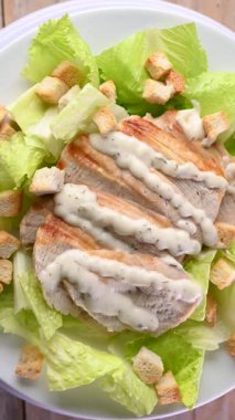  Klasik Sezar salata tavuk