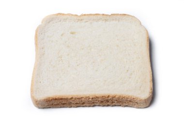 Temiz beyaz arkaplana yerleştirilmiş sade beyaz ekmek dilimi. .