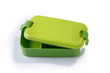 Okulun yeşil beslenme çantası beyaz arka planda izole