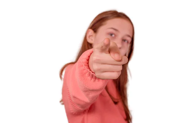 Pembe Elbiseli Kız Genç Kız Parmağını Ileri Uzattı — Stok fotoğraf