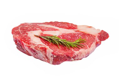 Et beyazı izole eder. Biberiye filizli biftek..