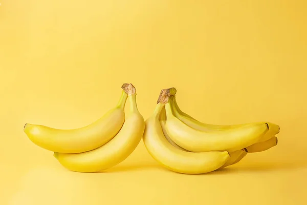 Frutas Comida Saudável Bananas Fundo Amarelo Imagens Royalty-Free