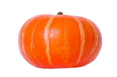 Turuncu olgun balkabağı beyaza izole edilmiş. Sağlıklı yiyecekler, vitaminler. Cadılar Bayramı. Hasat..