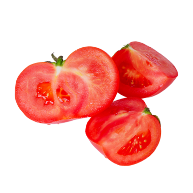 Olgun kırmızı domates, izole edilmiş parçalara bölünmüş. 