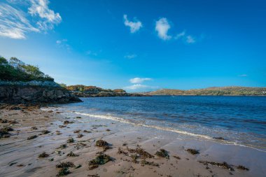 Culag Ormanı 'ndan geçerek körfeze ulaşabilirsin.
