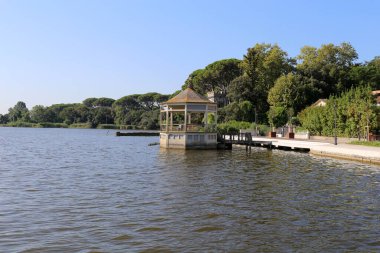 Massaciuccoli Gölü, gün ışığında