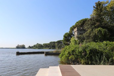 Massaciuccoli Gölü, gün ışığında