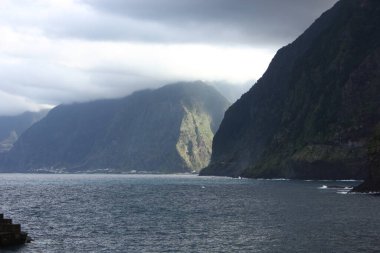 Madeira Adası 'nda farklı jeolojik oluşum 
