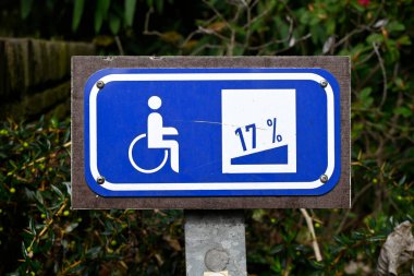 Hamburg City Park, Hamburg, Avrupa 'da Tekerlekli sandalye kullanıcıları için imza