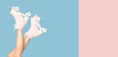 Dişi bacakları üzerinde paten.