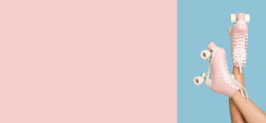 Dişi bacakları üzerinde paten.