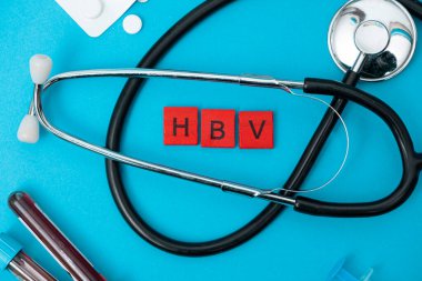 HBV (Hepatit b virüsü). Sağlığın için kırmızı harfler..