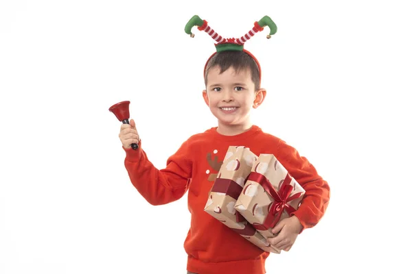 Симпатичный Мальчик Санта Клаусом Весело Проводят Время Фотоателье Изолированном Белом — стоковое фото