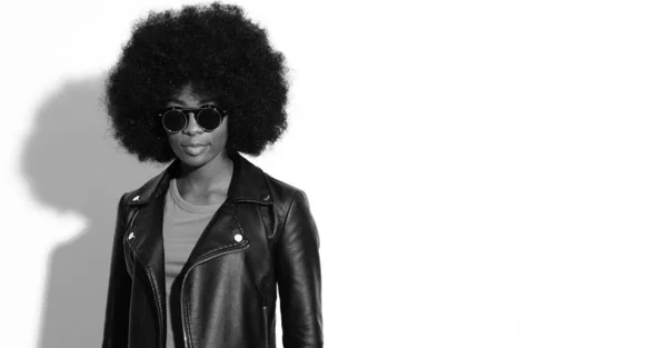 Siyah Beyaz Fotomodellerin Afro Saç Stili — Stok fotoğraf