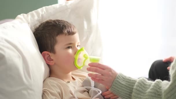 Mom Son Doing Inhalation Due Flu — Stockvideo