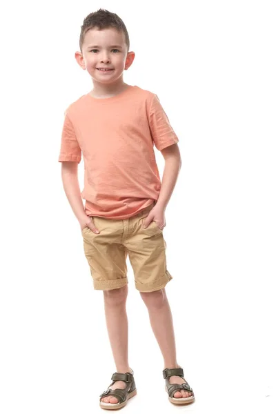 Atraktivní Mladý Chlapec Pastelové Tričko Šortky Izolovaném Bílém Pozadí — Stock fotografie