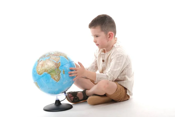 Young Traveler Globe Shows How Important Climate Protection — Stock Photo, Image