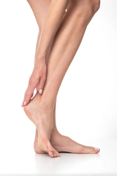 Тонкие Женские Ноги Изолированном Белом Фоне — стоковое фото