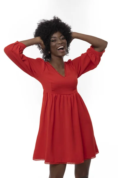 Позитивна Молода Жінка Стилем Афро Волосся Темною Шкірою Червоній Сукні — стокове фото