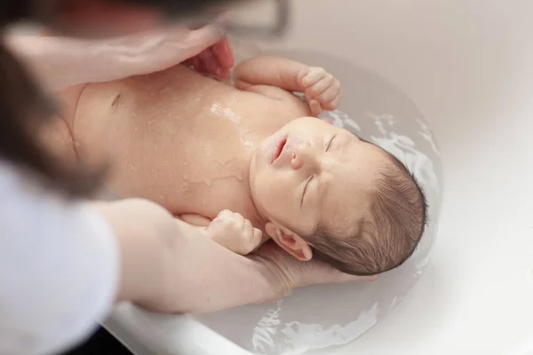 Bebê Recém Nascido Bonito Durante Procedimentos Cuidado — Fotografia de Stock